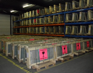 Stock glazen in magazijn